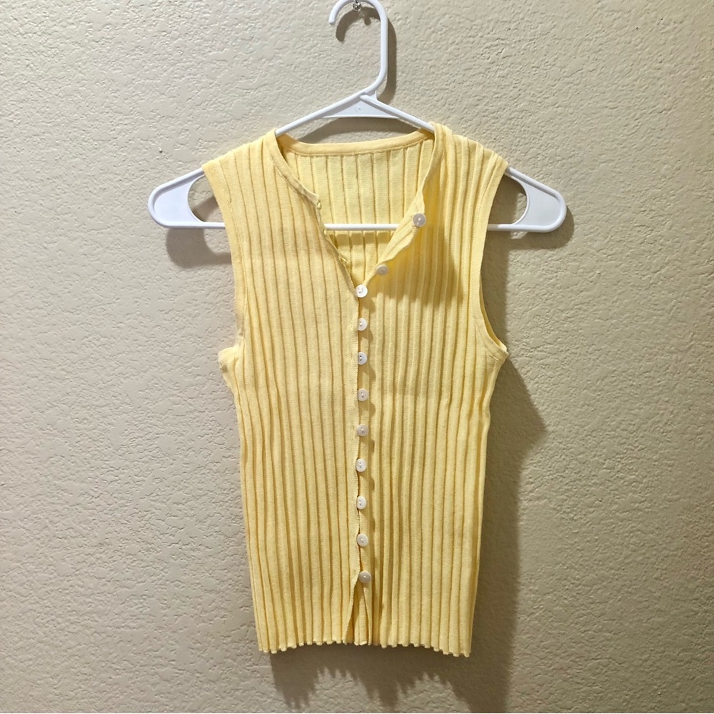 🍒 3 for $12 BUNDLE Sleeveless Ribbed Button-Front Tank Top - Butter Yellow
